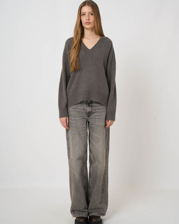 Oversized gray cashmere V-neck sweater with wide-leg jeans, relaxed fit