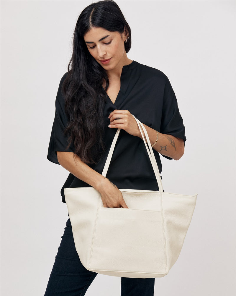 Vienna Tote in Milk Pebble Grain