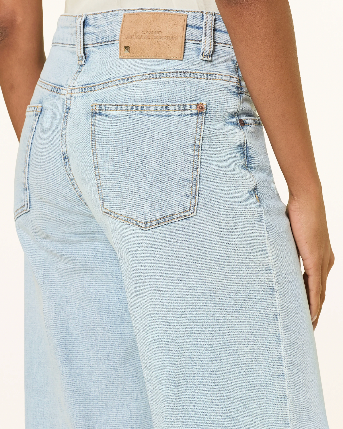 Antonia in Cross Superbleached Fringed