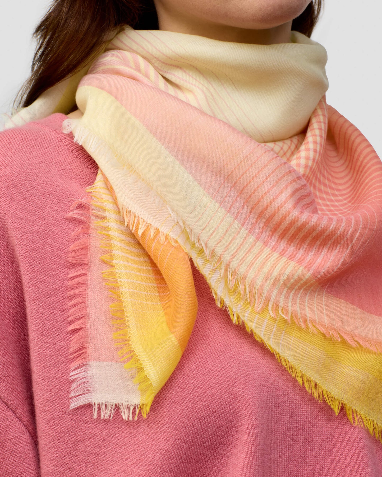 Wispy Anita Square in Honeysuckle