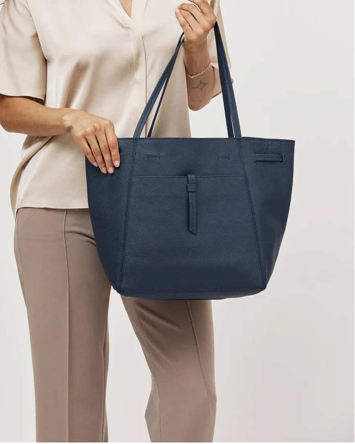 Florence Tote in Navy Pebble Grain