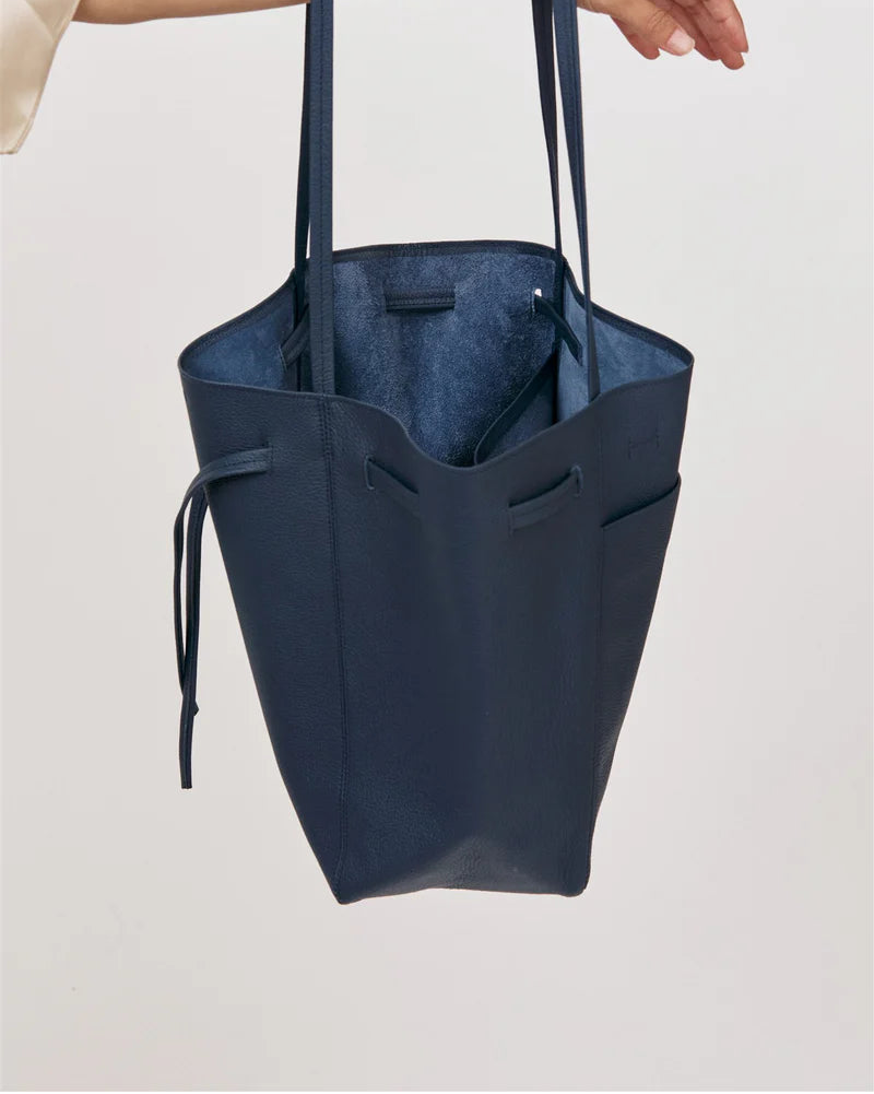 Florence Tote in Navy Pebble Grain