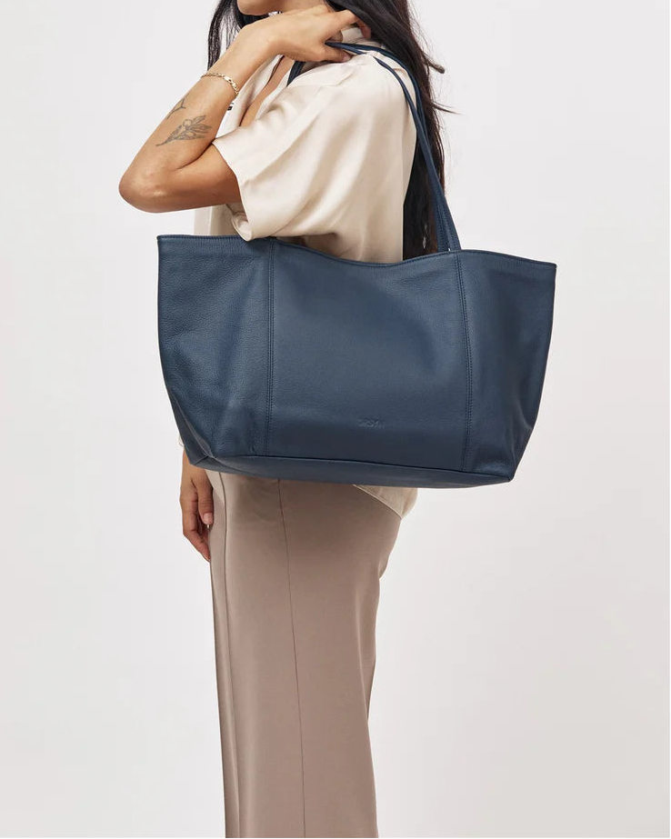 Makena Tote in Navy Pebble Grain