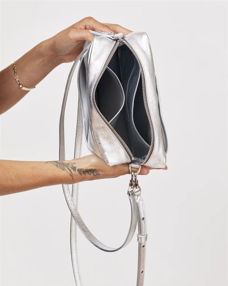 Rome Crossbody in Silver Metallic