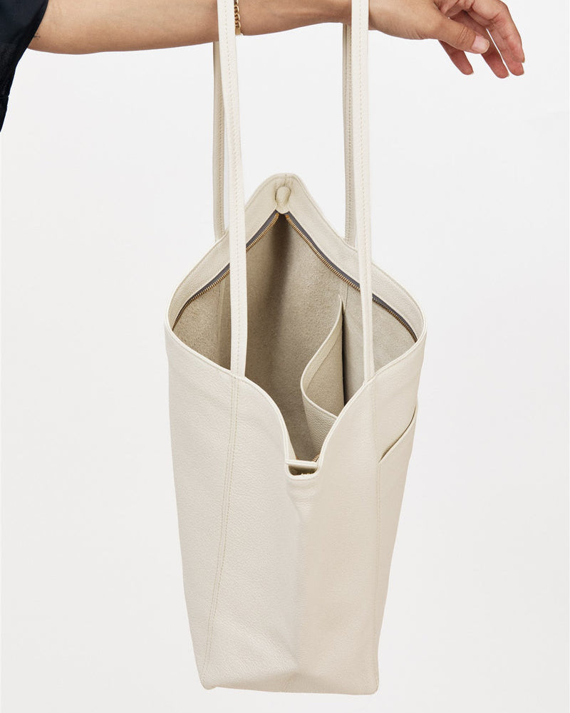 Vienna Tote in Milk Pebble Grain