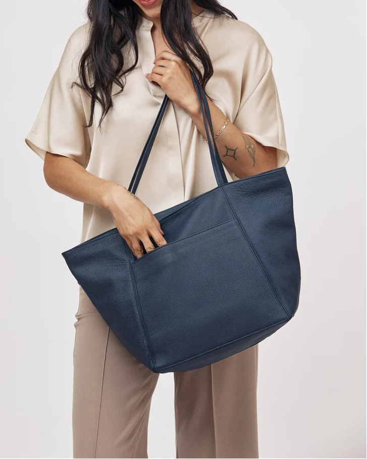 Vienna Tote in Navy Pebble Grain