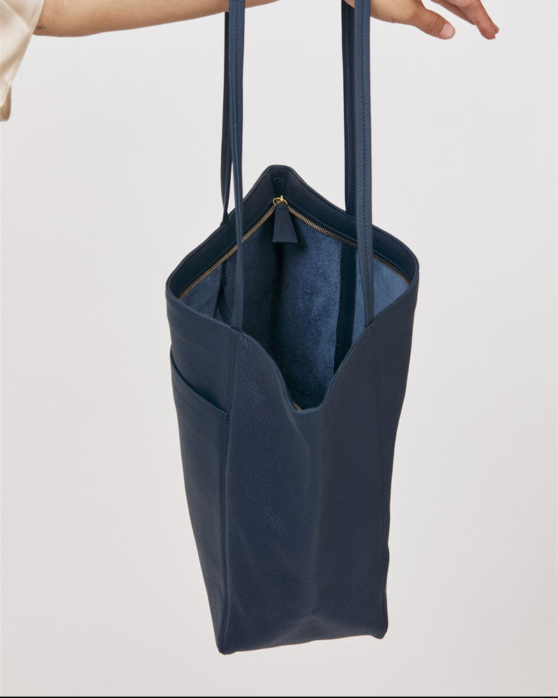 Vienna Tote in Navy Pebble Grain
