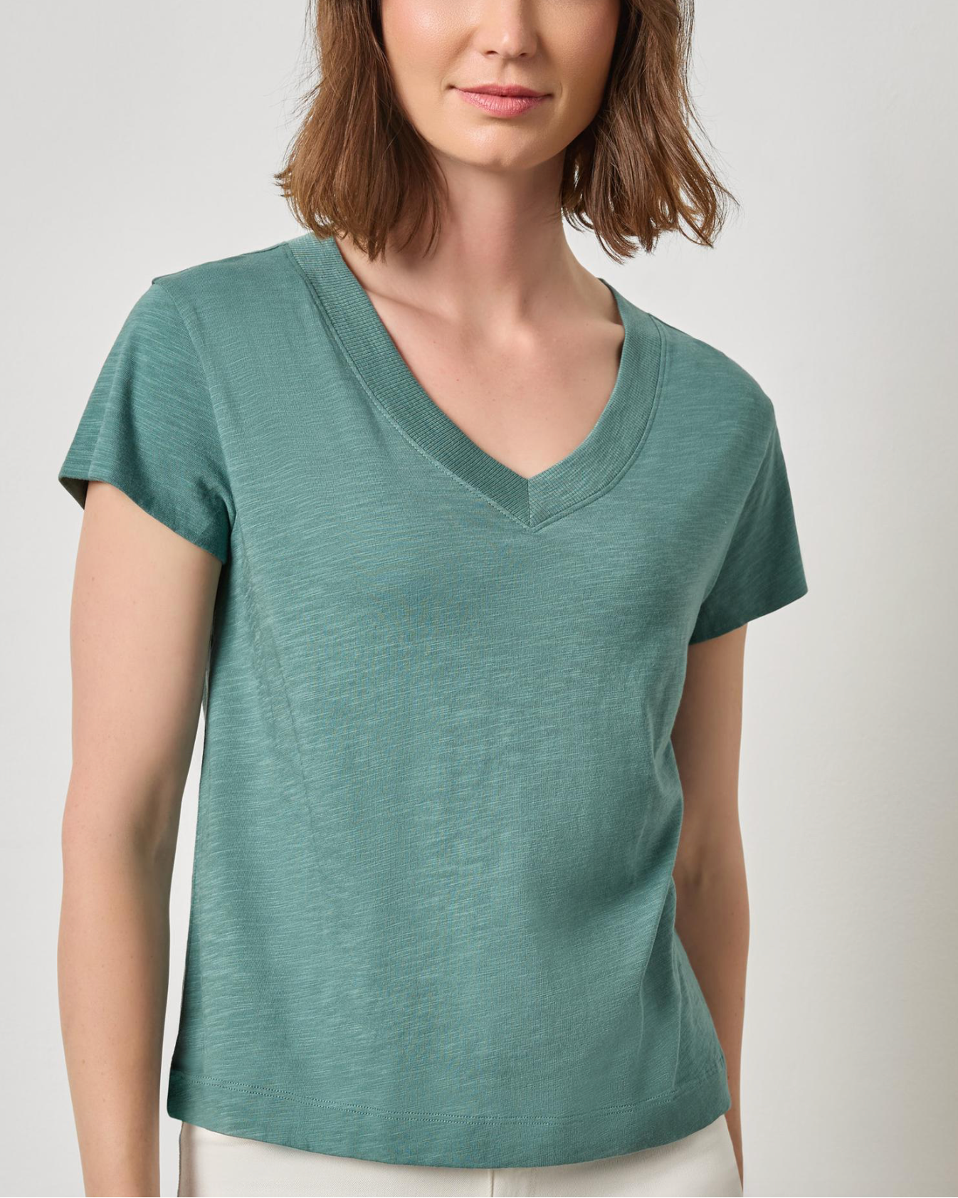 Relaxed Short Sleeve V-Neck Tee in Eucalyptus