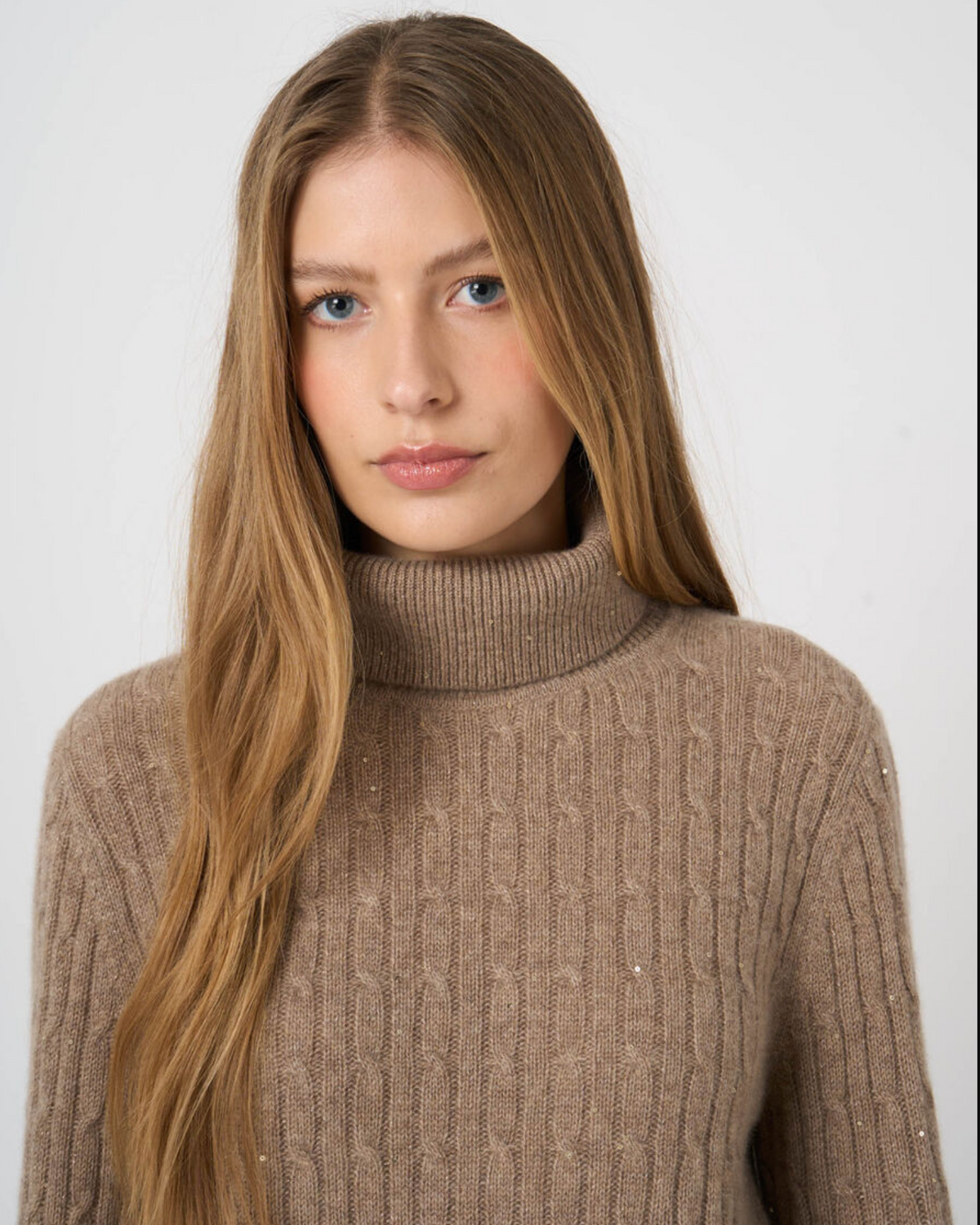 Sand cable-knit cashmere turtleneck sweater with subtle lurex detail