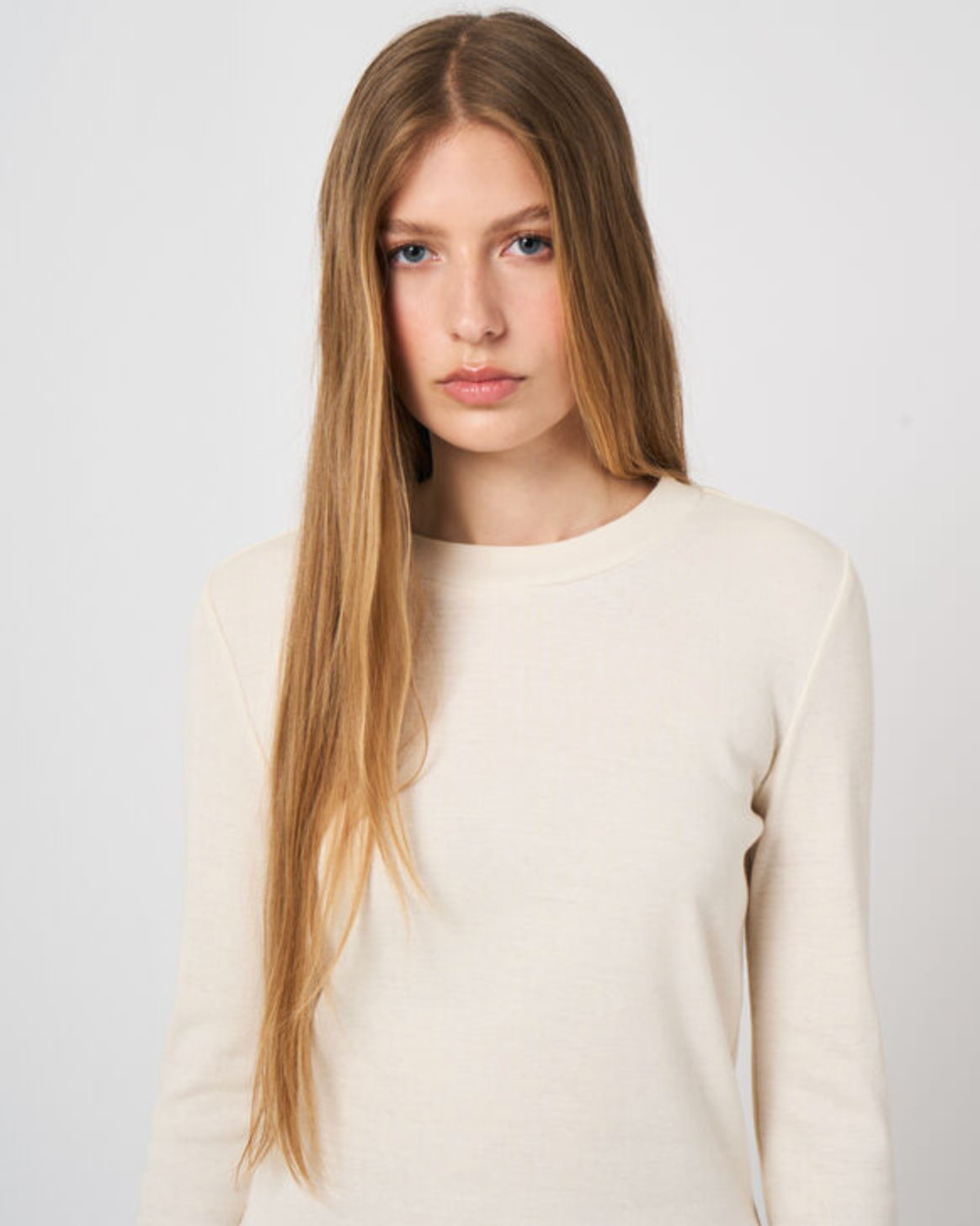 Ribbed ivory long-sleeve cotton-cashmere crewneck top on female model