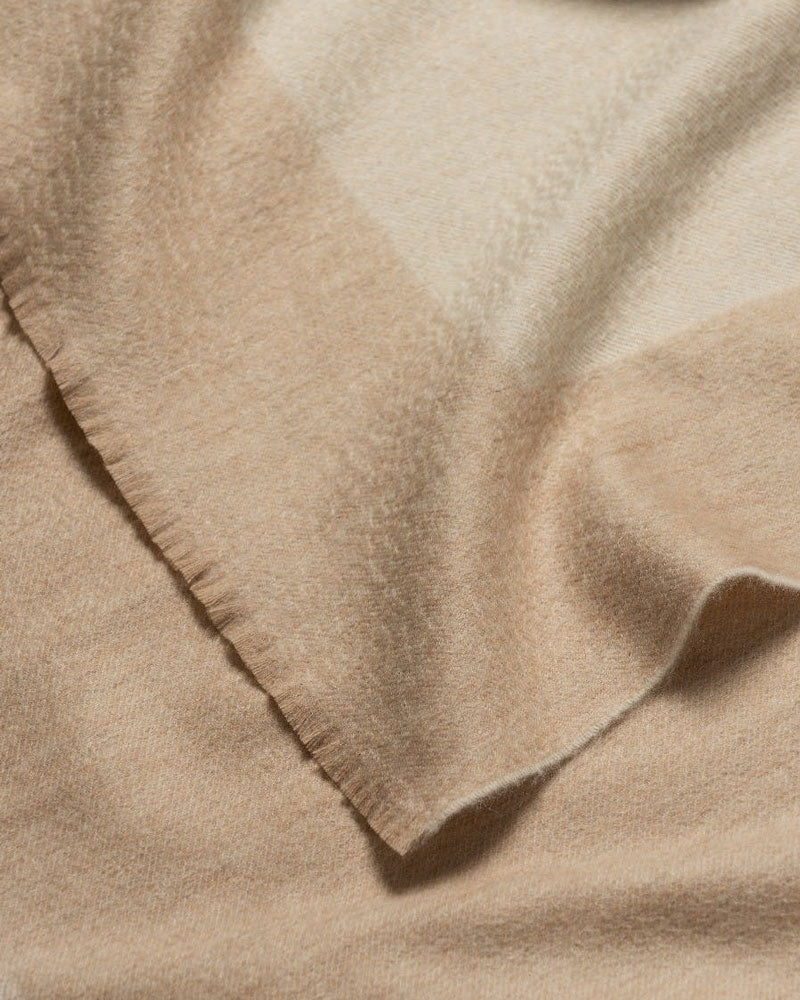 Arran Border Cashmere Blanket in Keppie Green Natural